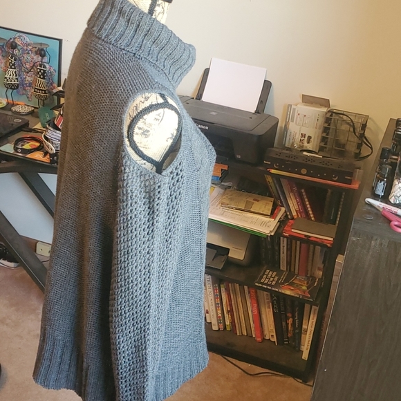 American Eagle Outfitters cold shoulder sweater - Picture 6 of 16